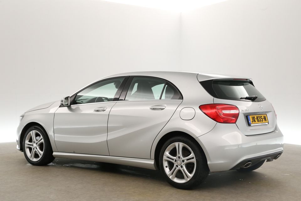 Mercedes-Benz A-Klasse 180 AMG Airco Navigatie Parkeersensoren Stoelverwarming 17"LMV