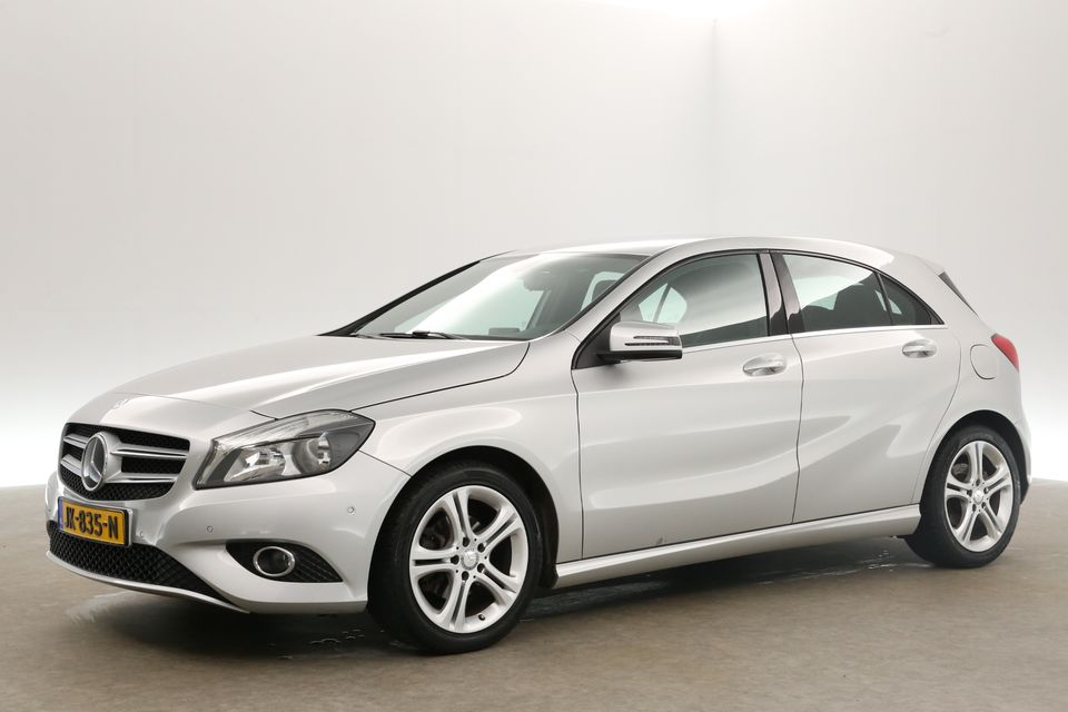 Mercedes-Benz A-Klasse 180 AMG Airco Navigatie Parkeersensoren Stoelverwarming 17"LMV