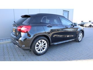 Mercedes-Benz GLA 180 Bus. Sol. AMG | Camera | Led | Media | Key less | Clima