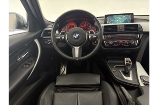 BMW 3-serie 320d High Executive M-Sport 191PK Pano Leder LED 19"LMV Clima Cruise Stoelverwarming Navi Parkeersensoren