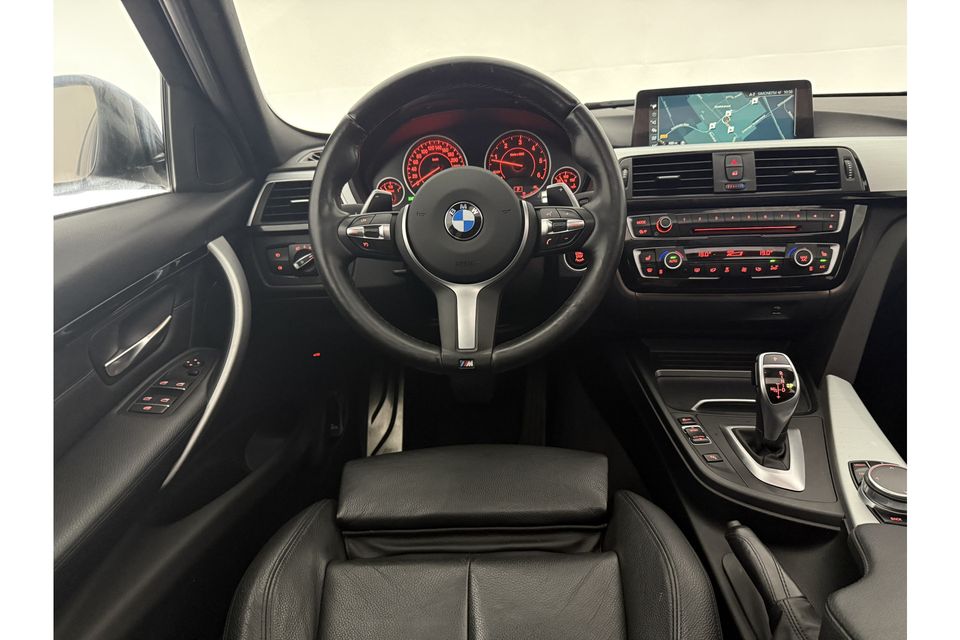 BMW 3-serie 320d High Executive M-Sport 191PK Pano Leder LED 19"LMV Clima Cruise Stoelverwarming Navi Parkeersensoren