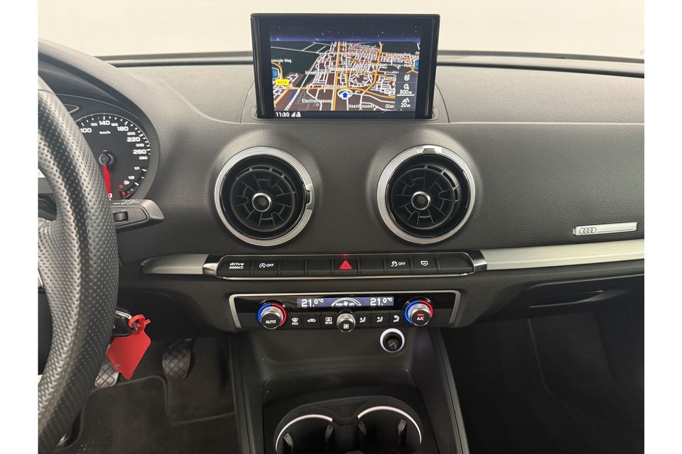 Audi A3 1.0 TFSI S-line LED Cruise Clima Navigatie Bluetooth Parkeersensoren 18''LMV