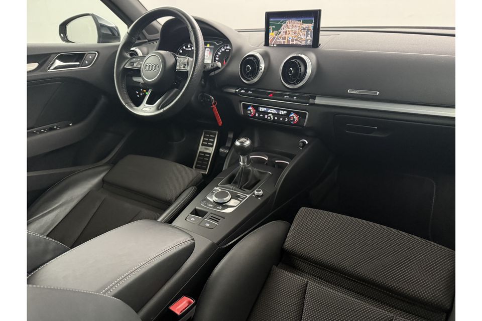 Audi A3 1.0 TFSI S-line LED Cruise Clima Navigatie Bluetooth Parkeersensoren 18''LMV