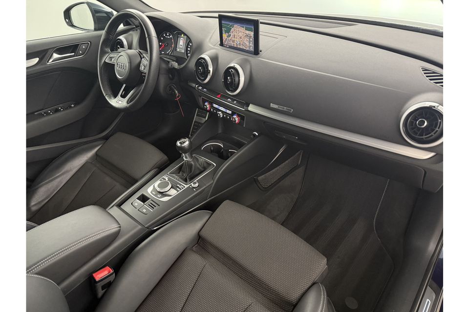 Audi A3 1.0 TFSI S-line LED Cruise Clima Navigatie Bluetooth Parkeersensoren 18''LMV