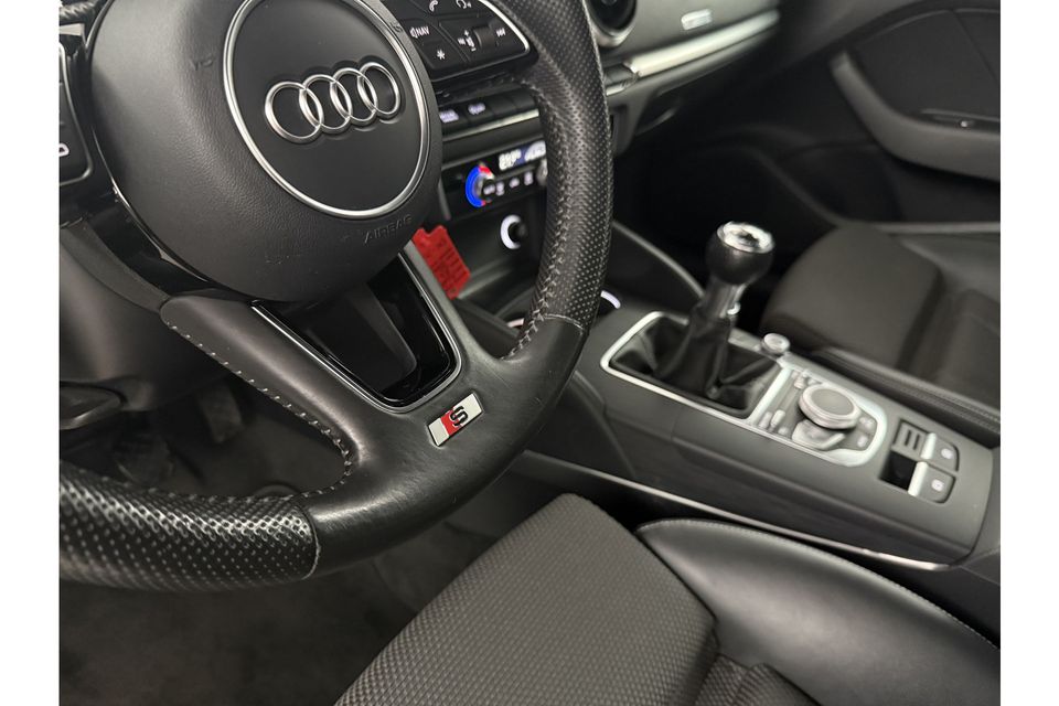 Audi A3 1.0 TFSI S-line LED Cruise Clima Navigatie Bluetooth Parkeersensoren 18''LMV