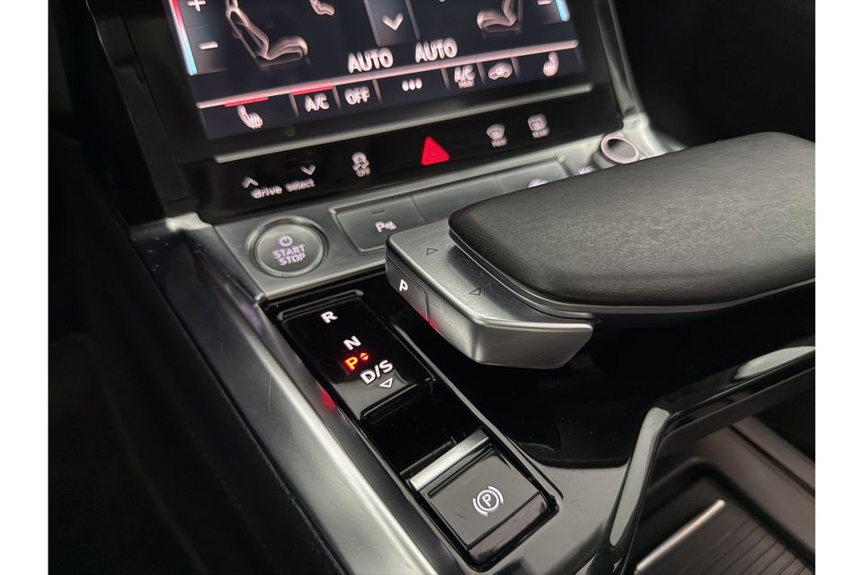 Audi e-tron 50 Quattro 4WD Launch Edition Plus 313PK Elektrisch Pano Sfeer Clima Cruise Carplay 20"LMV LED Navi Virtual PDC Camera