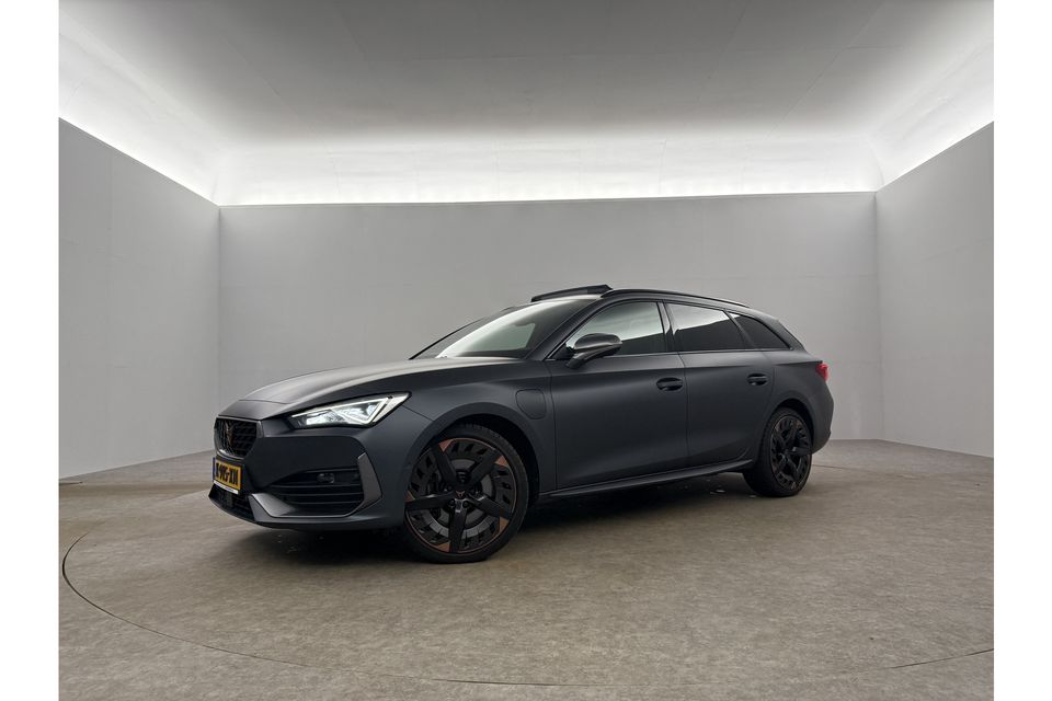 CUPRA Leon Sportstourer 1.4 e-Hybrid VZ 260PK Pano Sfeer Clima Cruise Camera Carplay Memory-Seats 19"LMV LED Virtual Navi PDC