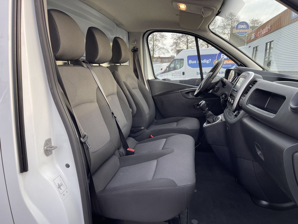 Renault Trafic 2.0 dCi 120pk T29 L2H1 Comfort / vaste prijs rijklaar € 20.950 ex btw / lease vanaf € 375 / 17 inch velgen / trekhaak / airco / cruise / camera / navi / euro 6 diesel