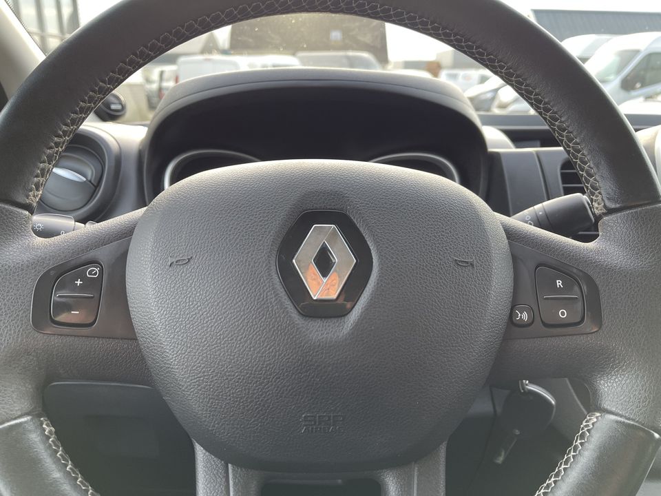 Renault Trafic 2.0 dCi 120pk T29 L2H1 Comfort / vaste prijs rijklaar € 20.950 ex btw / lease vanaf € 375 / 17 inch velgen / trekhaak / airco / cruise / camera / navi / euro 6 diesel