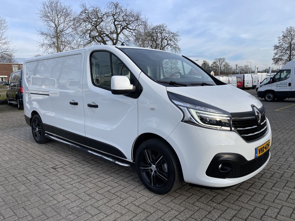 Renault Trafic 2.0 dCi 120pk T29 L2H1 Comfort / vaste prijs rijklaar € 20.950 ex btw / lease vanaf € 375 / 17 inch velgen / trekhaak / airco / cruise / camera / navi / euro 6 diesel