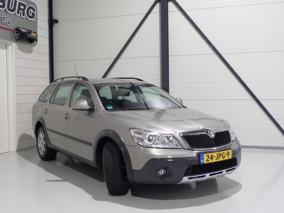 Škoda Octavia Combi 1.8 TSI 4x4 Scout "Origineel NL!" 1e eigenaar! unieke auto! Trekhaak Bluetooth Cruise, in UNIEK mooie staat!