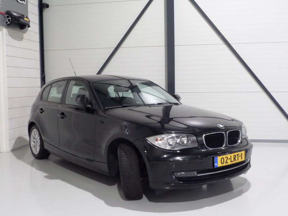 BMW 1-serie 116i Business Line Style "Origineel NL!" Nieuwe ketting!! Apple-Carplay Camera, van 2e eigenaar in uniek mooie staat!