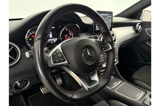 Mercedes-Benz CLA-Klasse 180 AMG Automaat Airco Cruise Camera Navigatie LED Stoelverwarming 18"LMV PDC