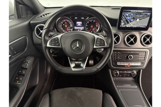 Mercedes-Benz CLA-Klasse 180 AMG Automaat Airco Cruise Camera Navigatie LED Stoelverwarming 18"LMV PDC