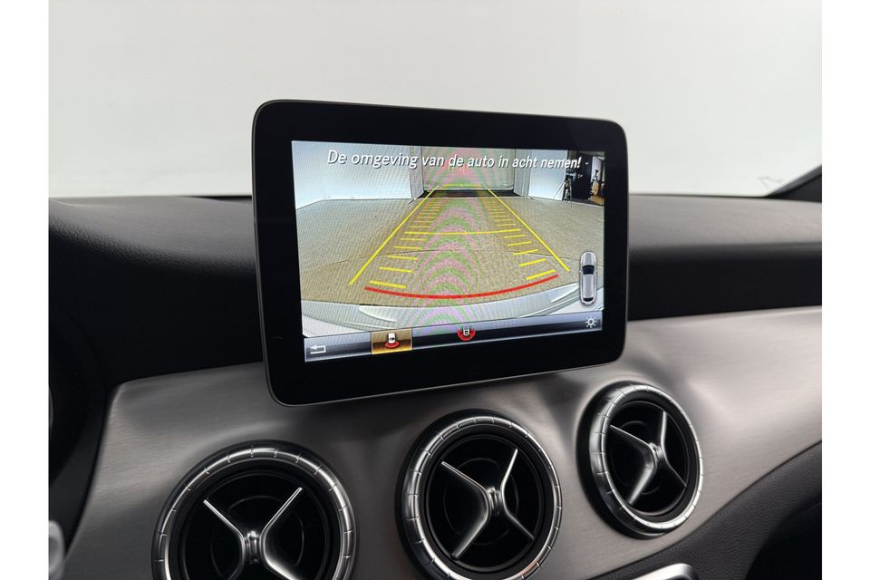 Mercedes-Benz CLA-Klasse 180 AMG Automaat Airco Cruise Camera Navigatie LED Stoelverwarming 18"LMV PDC