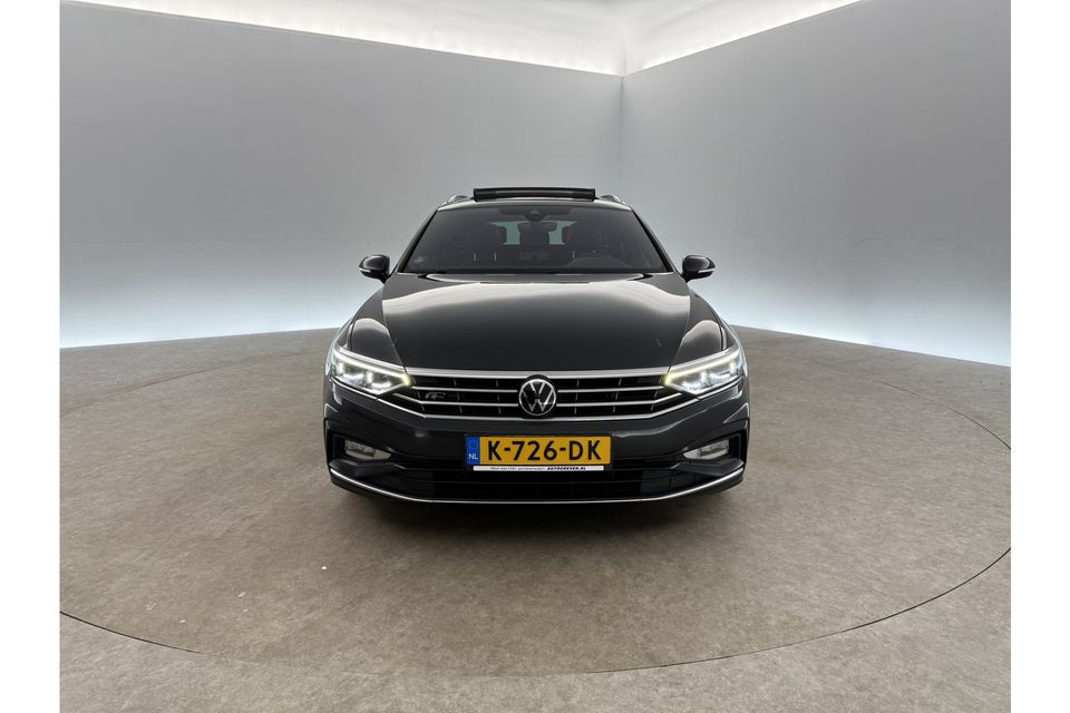 Volkswagen Passat 1.5 TSI R-Line Business + DSG 150PK Pano Virtual ACC Camera Carplay LED Trekhaak Leder Navi 18"LMV Stoelverwarming PDC