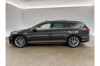 Volkswagen Passat 1.5 TSI R-Line Business + DSG 150PK Pano Virtual ACC Camera Carplay LED Trekhaak Leder Navi 18"LMV Stoelverwarming PDC