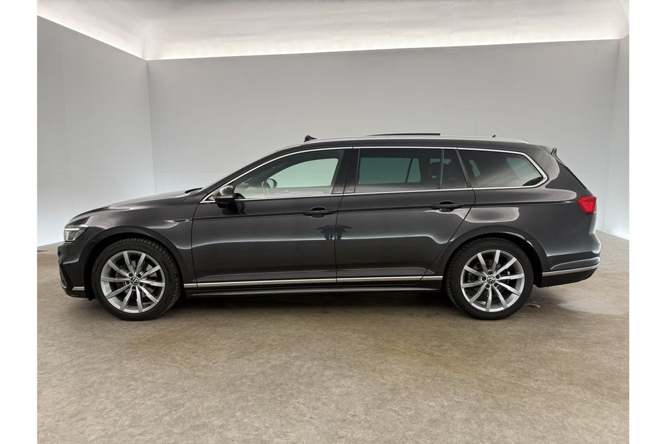 Volkswagen Passat 1.5 TSI R-Line Business + DSG 150PK Pano Virtual ACC Camera Carplay LED Trekhaak Leder Navi 18"LMV Stoelverwarming PDC