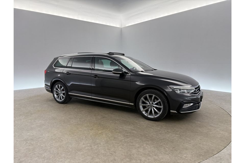 Volkswagen Passat 1.5 TSI R-Line Business + DSG 150PK Pano Virtual ACC Camera Carplay LED Trekhaak Leder Navi 18"LMV Stoelverwarming PDC