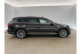 Volkswagen Passat 1.5 TSI R-Line Business + DSG 150PK Pano Virtual ACC Camera Carplay LED Trekhaak Leder Navi 18"LMV Stoelverwarming PDC