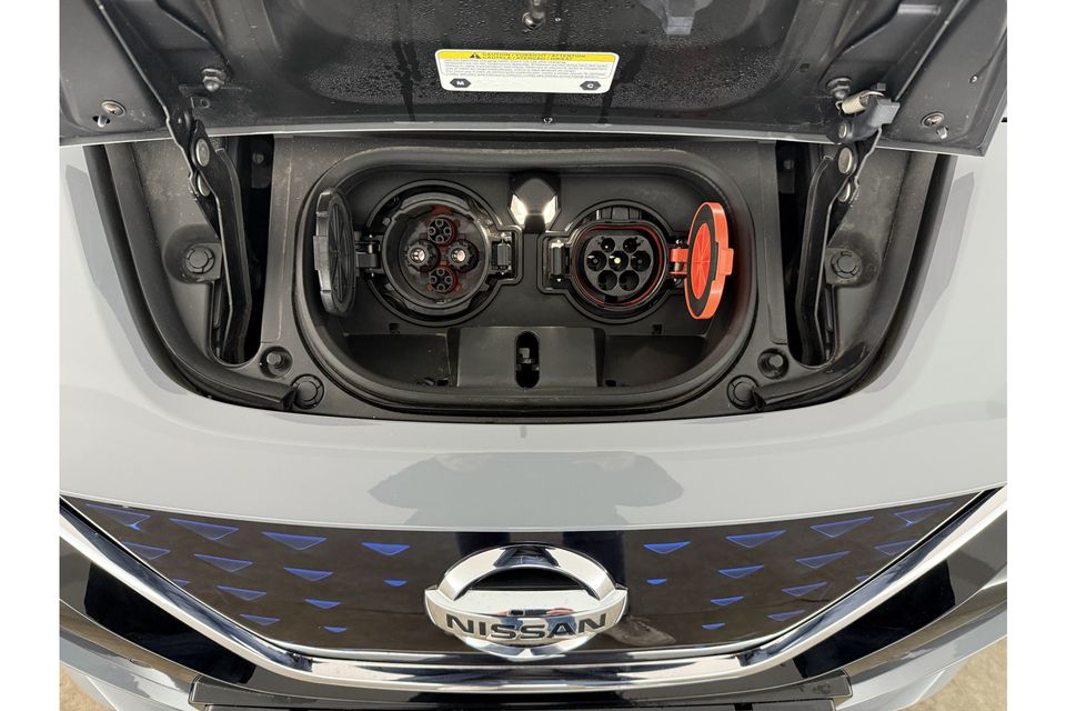 Nissan Leaf N-Connecta 150PK Elektrisch 360Camera LED Stoel/Stuurverwarming Clima Navi PDC 17"LMV