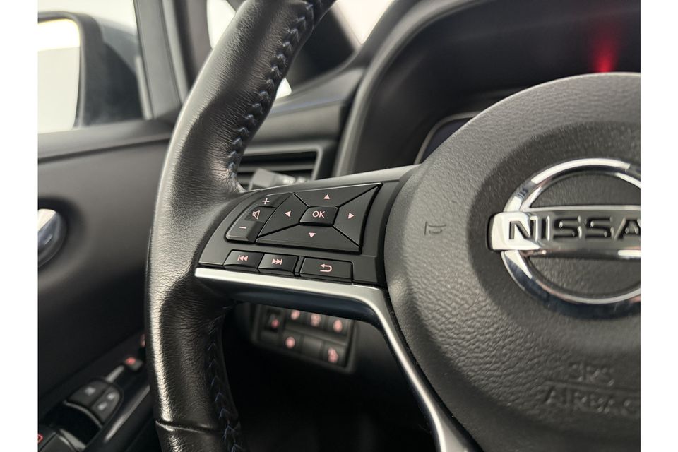 Nissan Leaf N-Connecta 150PK Elektrisch 360Camera LED Stoel/Stuurverwarming Clima Navi PDC 17"LMV