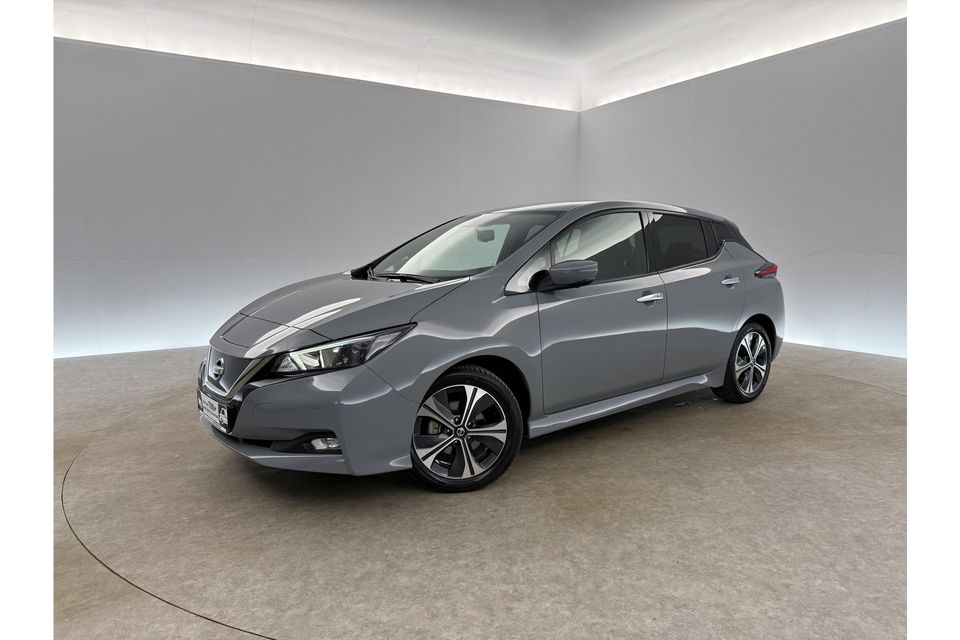 Nissan Leaf N-Connecta 150PK Elektrisch 360Camera LED Stoel/Stuurverwarming Clima Navi PDC 17"LMV