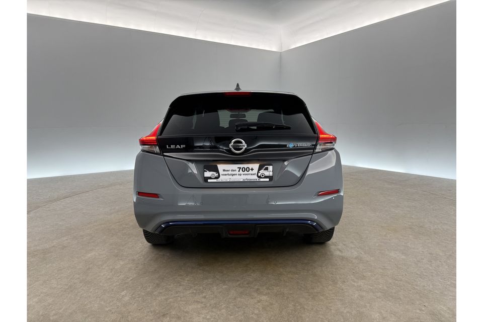 Nissan Leaf N-Connecta 150PK Elektrisch 360Camera LED Stoel/Stuurverwarming Clima Navi PDC 17"LMV