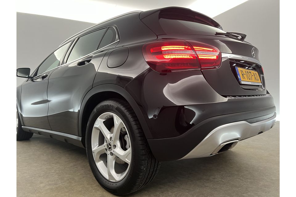 Mercedes-Benz GLA 180 AMG Airco Cruise Navi LED Parkeersensoren 18"LMV Stoelverwarming