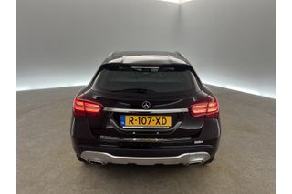 Mercedes-Benz GLA 180 AMG Airco Cruise Navi LED Parkeersensoren 18"LMV Stoelverwarming