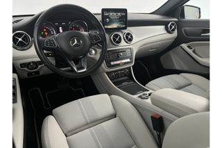 Mercedes-Benz GLA 180 AMG Airco Cruise Navi LED Parkeersensoren 18"LMV Stoelverwarming