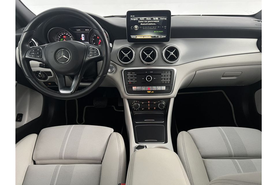 Mercedes-Benz GLA 180 AMG Airco Cruise Navi LED Parkeersensoren 18"LMV Stoelverwarming