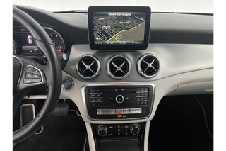 Mercedes-Benz GLA 180 AMG Airco Cruise Navi LED Parkeersensoren 18"LMV Stoelverwarming