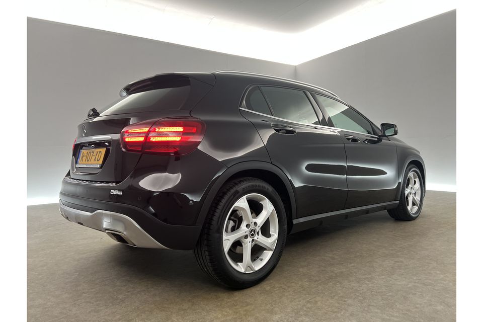 Mercedes-Benz GLA 180 AMG Airco Cruise Navi LED Parkeersensoren 18"LMV Stoelverwarming