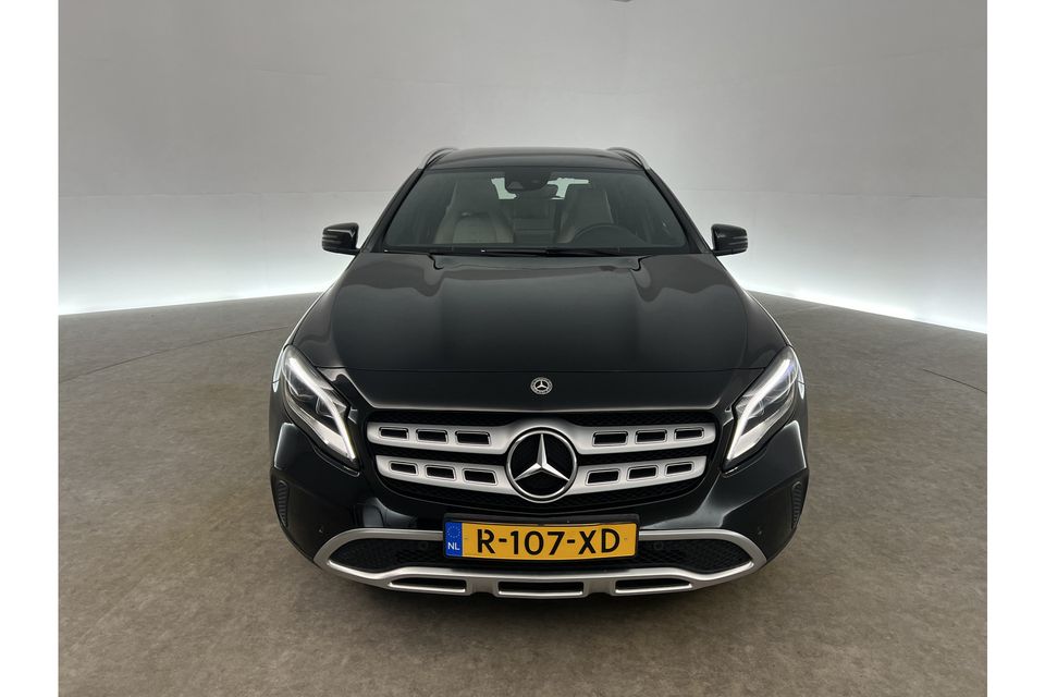 Mercedes-Benz GLA 180 AMG Airco Cruise Navi LED Parkeersensoren 18"LMV Stoelverwarming