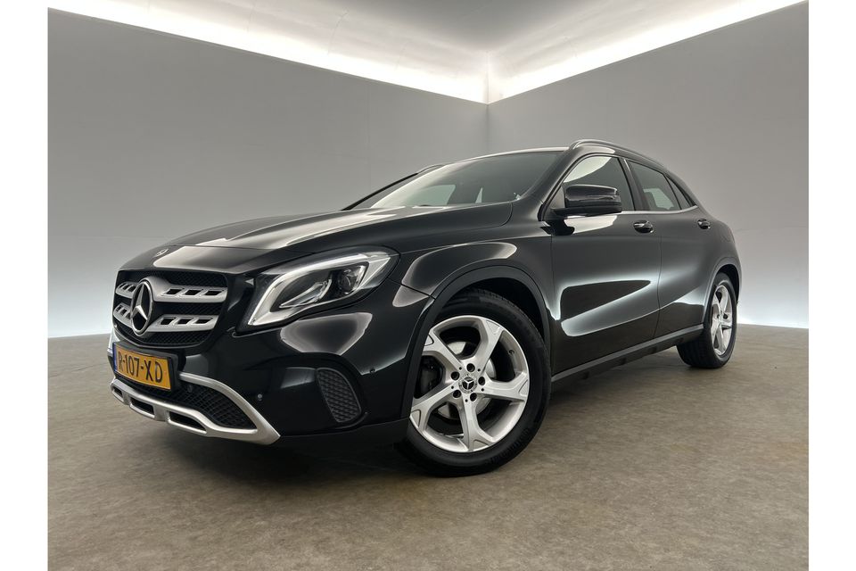 Mercedes-Benz GLA 180 AMG Airco Cruise Navi LED Parkeersensoren 18"LMV Stoelverwarming