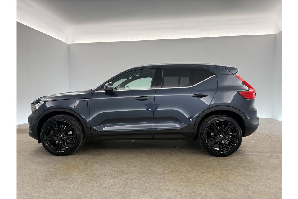 Volvo XC40 1.5 T5 Recharge Inscription R-design Hybride 262PK Pano LED 18"LMV ACC Camera Carplay Clima Stoel/Stuurverwarming Navi Virtual DAB+ PDC