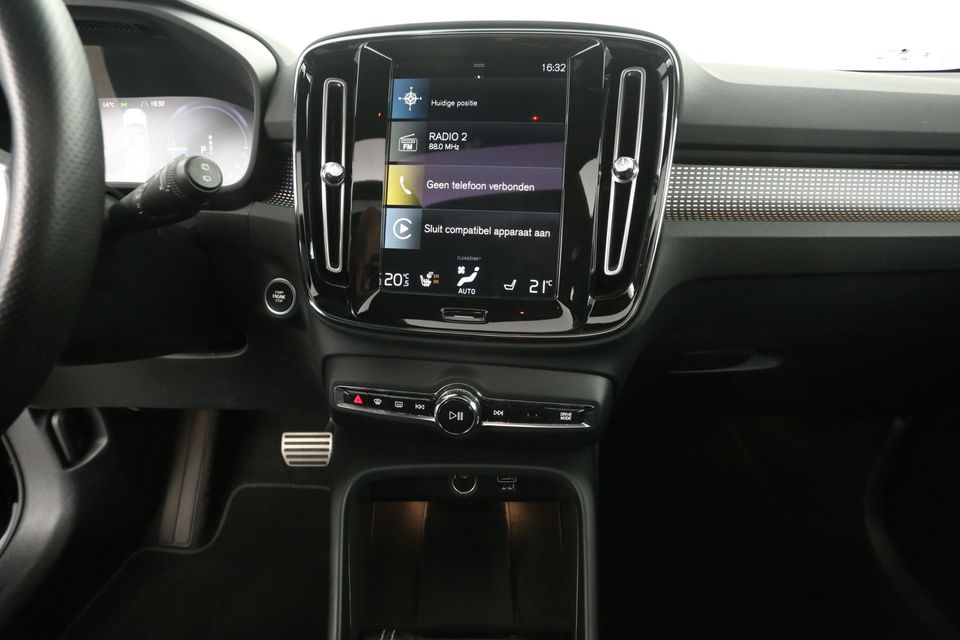 Volvo XC40 1.5 T5 Recharge R-Design 261PK Pano Clima Carplay Navi LED Trekhaak Sfeerverl. Stoel/Stuurverwarming Memory-Seat 19"LMV PDC