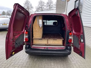 Citroën Berlingo 1.6 BlueHDI 75 Comfort / vaste prijs rijklaar € 7950 ex btw / lease vanaf € 146 / euro 6 diesel / airco / cruise / navi / dakrails / bordeaux rood metallic