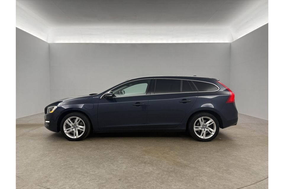 Volvo V60 2.4 D6 AWD Plug-In Hybrid Summum 215PK Trekhaak LED Clima Cruise Navi Memory-Seats Stoelverwarming 17''LMV