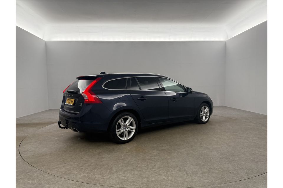 Volvo V60 2.4 D6 AWD Plug-In Hybrid Summum 215PK Trekhaak LED Clima Cruise Navi Memory-Seats Stoelverwarming 17''LMV