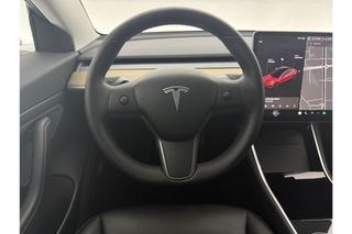 Tesla Model 3 RWD Plus 60 kWh 238PK Elektrisch 360Camera Autopilot LED Cruise Clima Navi Stoelverwarming Pano-View Memory Seats Leder PDC 18"LMV