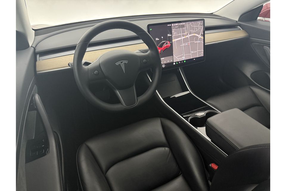 Tesla Model 3 RWD Plus 60 kWh 238PK Elektrisch 360Camera Autopilot LED Cruise Clima Navi Stoelverwarming Pano-View Memory Seats Leder PDC 18"LMV