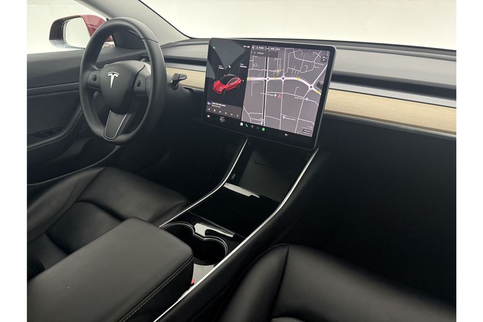 Tesla Model 3 RWD Plus 60 kWh 238PK Elektrisch 360Camera Autopilot LED Cruise Clima Navi Stoelverwarming Pano-View Memory Seats Leder PDC 18"LMV