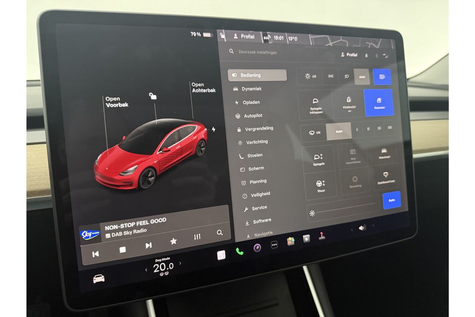 Tesla Model 3 RWD Plus 60 kWh 238PK Elektrisch 360Camera Autopilot LED Cruise Clima Navi Stoelverwarming Pano-View Memory Seats Leder PDC 18"LMV