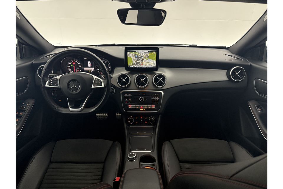 Mercedes-Benz CLA-Klasse 180 AMG Automaat Airco Cruise Camera LED Navi Parkeersensoren Stoelverwarming 18"LMV