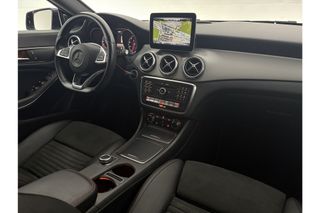 Mercedes-Benz CLA-Klasse 180 AMG Automaat Airco Cruise Camera LED Navi Parkeersensoren Stoelverwarming 18"LMV