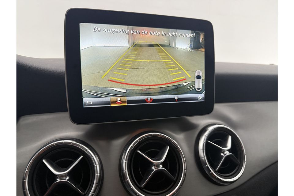 Mercedes-Benz CLA-Klasse 180 AMG Automaat Airco Cruise Camera LED Navi Parkeersensoren Stoelverwarming 18"LMV