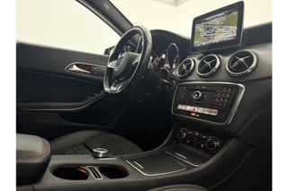 Mercedes-Benz CLA-Klasse 180 AMG Automaat Airco Cruise Camera LED Navi Parkeersensoren Stoelverwarming 18"LMV