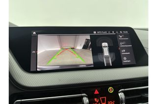 BMW 1-serie 118i M Sport Pano Sfeerverl. LED Camera Virtual Clima Cruise Navi Stoelverwarming DAB+ 18''LMV PDC